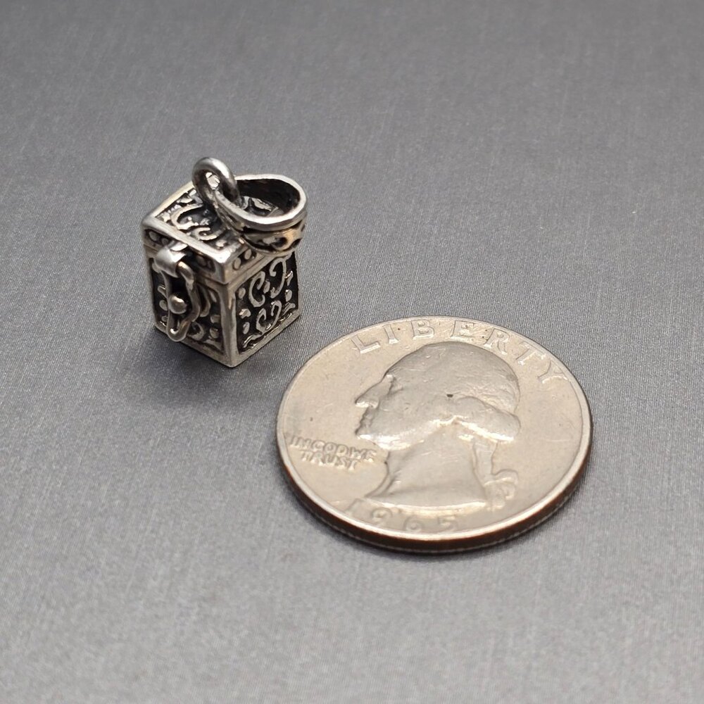 VTG 925 Sterling Silver 3D Prayer Box Pendant .75" Repoussé Design Signed DHS - Picture 12 of 12